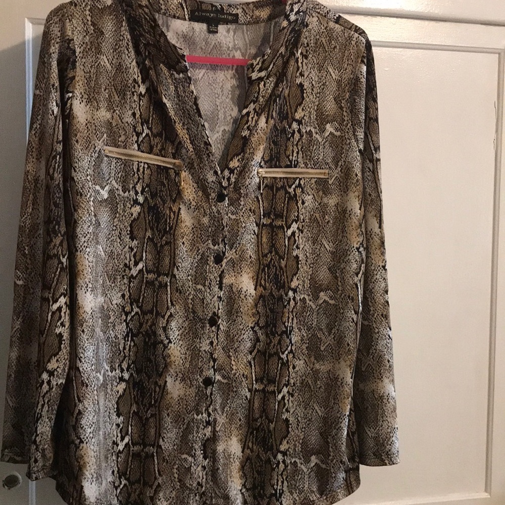 Snake print dress stretchy shirt fits a size Xl